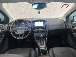 FORD - FOCUS - 2016/2017 - Branca - R$ 74.900,00