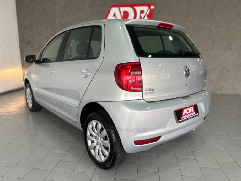 VOLKSWAGEN - FOX - 2013/2014 - Prata - R$ 39.900,00