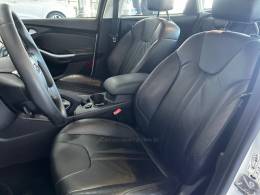 FORD - FOCUS - 2014/2015 - Branca - R$ 65.900,00