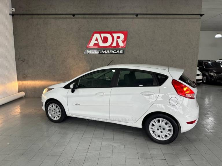 FORD - FIESTA - 2015/2015 - Branca - R$ 43.900,00