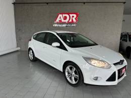 FORD - FOCUS - 2013/2014 - Branca - R$ 50.900,00