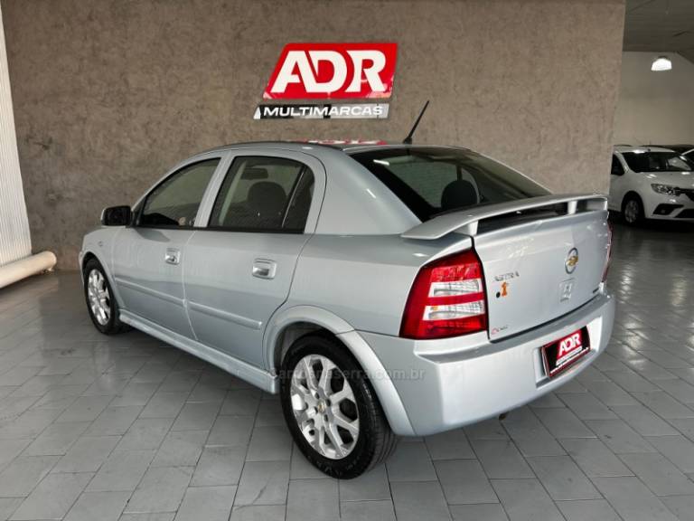 CHEVROLET - ASTRA - 2011/2011 - Prata - R$ 37.900,00