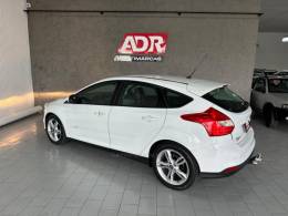 FORD - FOCUS - 2013/2014 - Branca - R$ 50.900,00