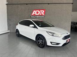 FORD - FOCUS - 2016/2017 - Branca - R$ 74.900,00