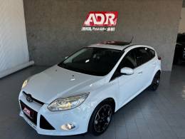 FORD - FOCUS - 2014/2015 - Branca - R$ 65.900,00