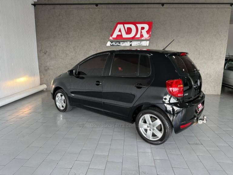 VOLKSWAGEN - FOX - 2011/2011 - Preta - R$ 27.900,00