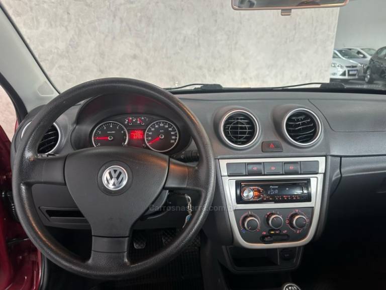 VOLKSWAGEN - VOYAGE - 2011/2012 - Vermelha - R$ 36.900,00