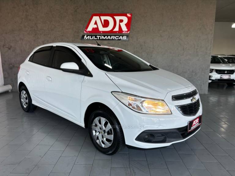 CHEVROLET - ONIX - 2013/2013 - Branca - R$ 43.900,00