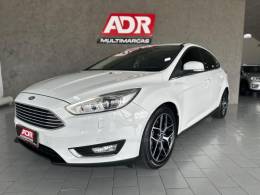 FORD - FOCUS - 2016/2017 - Branca - R$ 74.900,00