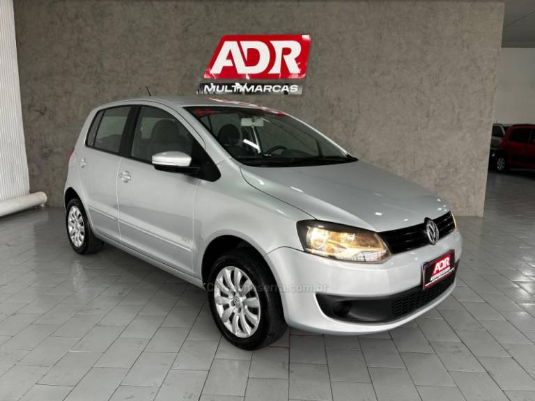 VOLKSWAGEN - FOX - 2013/2014 - Prata - R$ 39.900,00