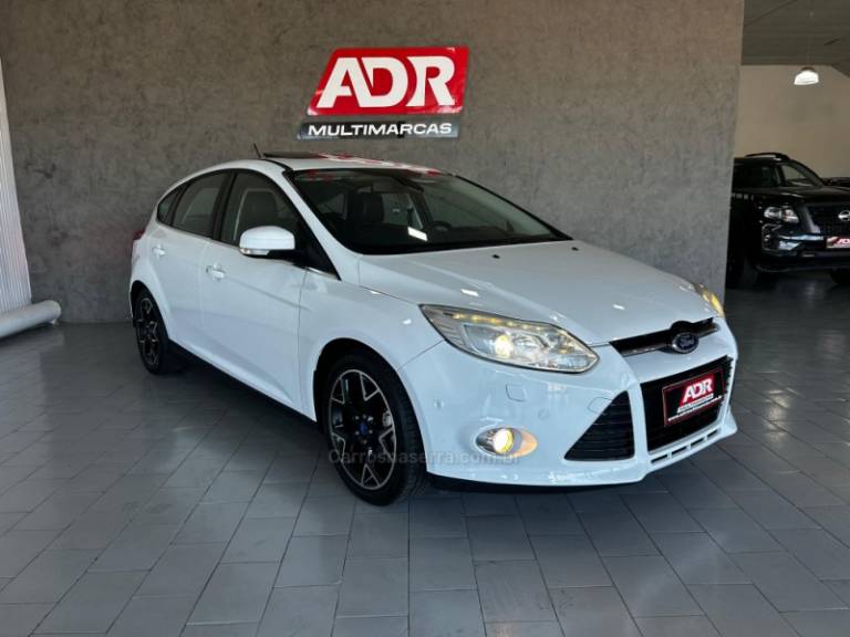 FORD - FOCUS - 2014/2015 - Branca - R$ 65.900,00