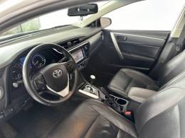 TOYOTA - COROLLA - 2017/2018 - Branca - R$ 108.900,00