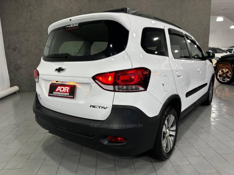 CHEVROLET - SPIN - 2022/2022 - Branca - R$ 71.900,00