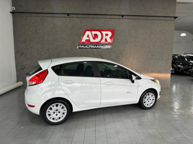 FORD - FIESTA - 2015/2015 - Branca - R$ 43.900,00