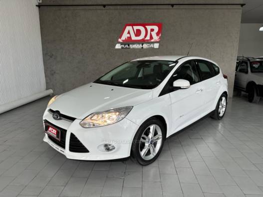 FORD - FOCUS - 2013/2014 - Branca - R$ 50.900,00