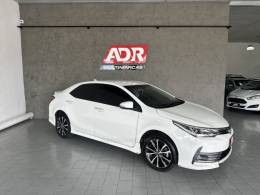 TOYOTA - COROLLA - 2017/2018 - Branca - R$ 108.900,00