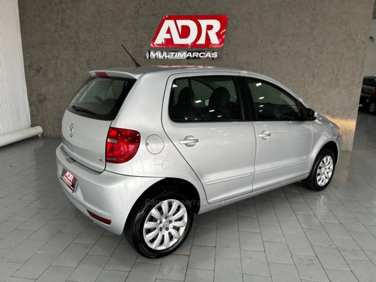 VOLKSWAGEN - FOX - 2013/2014 - Prata - R$ 39.900,00