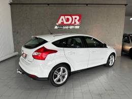 FORD - FOCUS - 2013/2014 - Branca - R$ 50.900,00