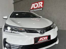 TOYOTA - COROLLA - 2017/2018 - Branca - R$ 108.900,00