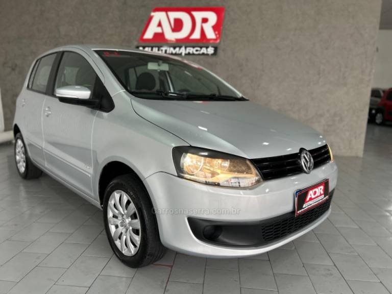 VOLKSWAGEN - FOX - 2013/2014 - Prata - R$ 39.900,00